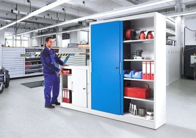 Шафи для інструментів — приклад використання у майстерні